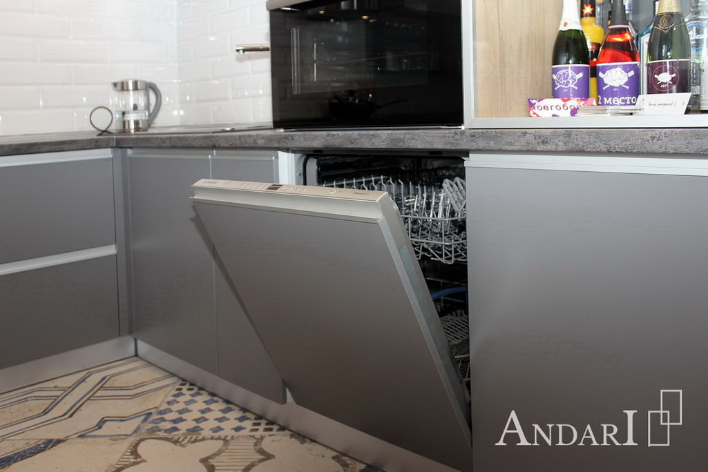 Встроенная посудомоечная машина на кухне Андари