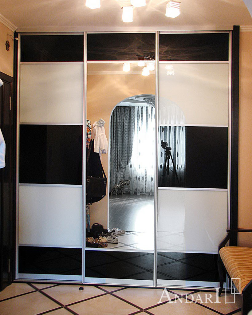 Шкаф-купе со вставками черного и белого стекла - Андари
