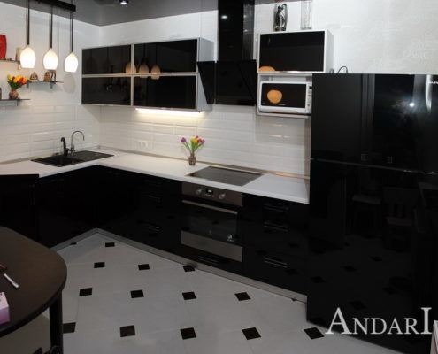 Угловая кухня с черным стеклом - Андари