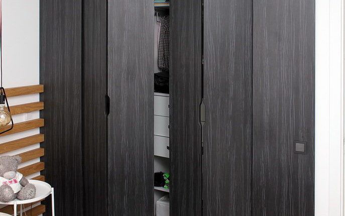 Гардеробная со складными дверями - фото Гардеробная со складными дверями - Андари