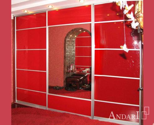 Шкаф-купе со вставками красного стекла и зеркала - Андари