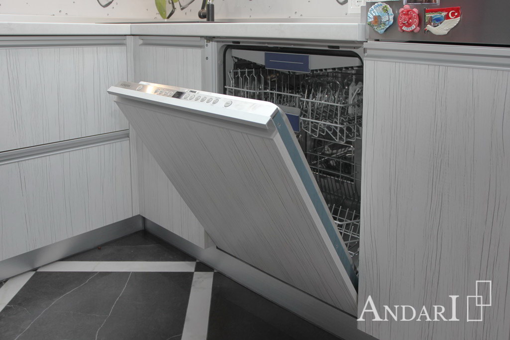 Встроенная посудомоечная машина в угловой кухне - Андари