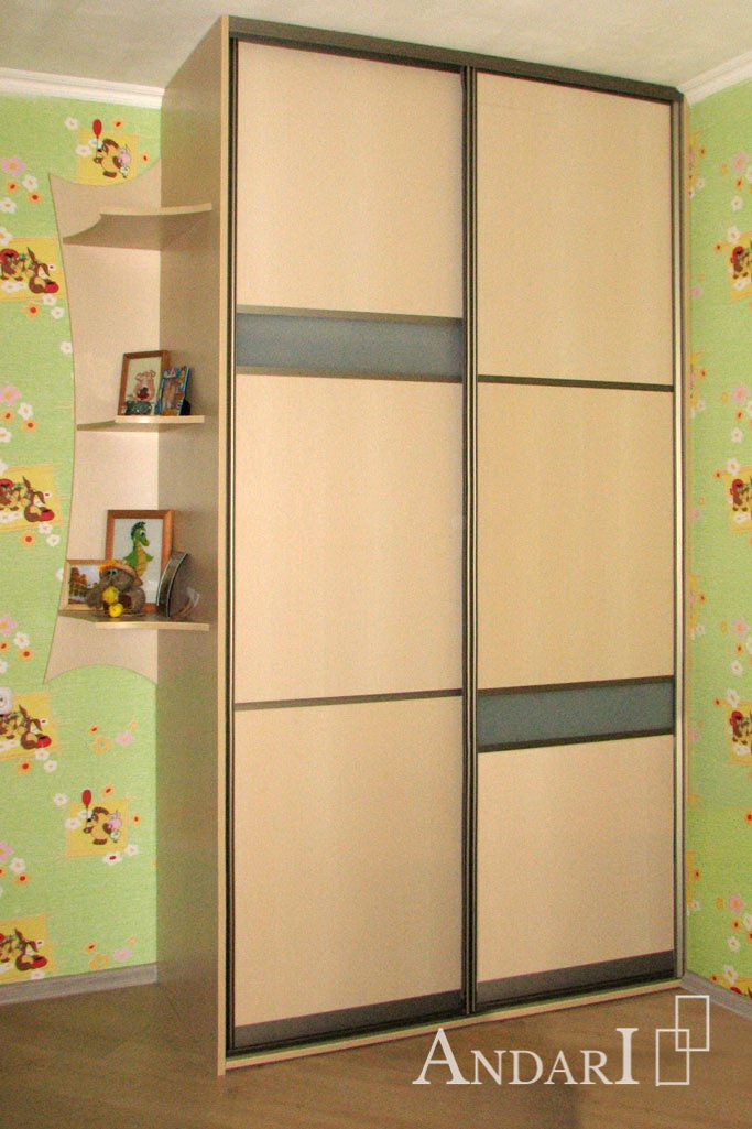 Двухдверный шкаф-купе в детской комнате