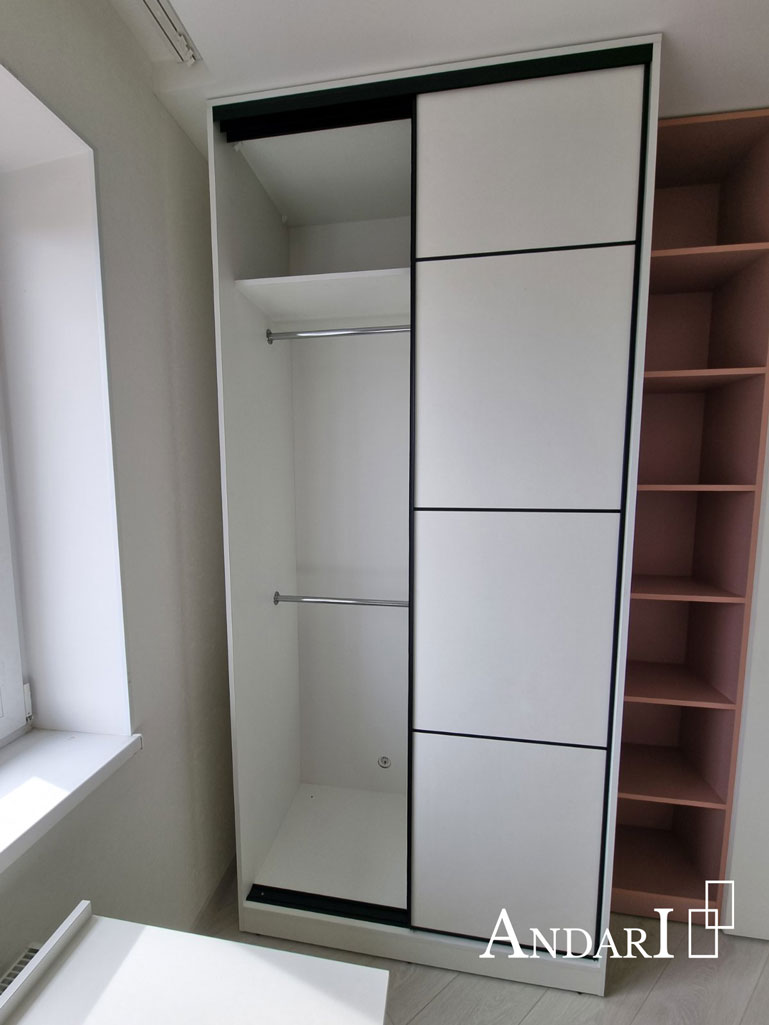 Корпусной шкаф-купе в детской Корпусной шкаф-купе в детской